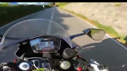 Como, sfiora i 200 all'ora con la moto sulla provinciale e poi pubblica il video online: ricercato