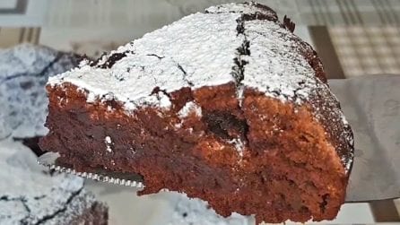 Torta al cioccolato con due ingredienti: il dessert goloso da provare