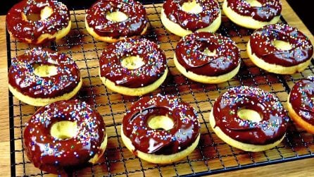 Donuts fatti in casa: la ricetta facile e veloce