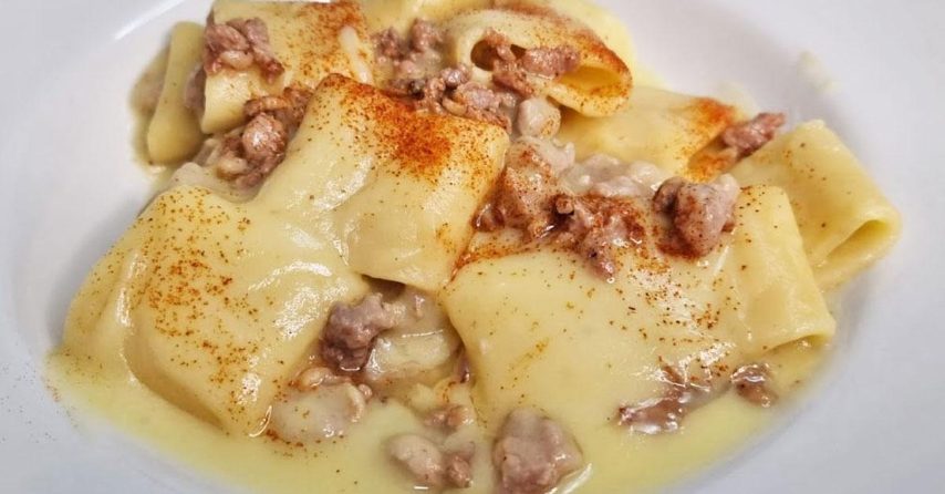 Paccheri con crema di patate e salsiccia: un primo piatto strepitoso