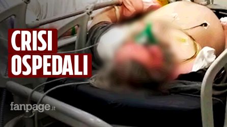 "Siamo in guerra": nei pronto soccorso di Napoli, tra caos e file di ambulanze di pazienti Covid