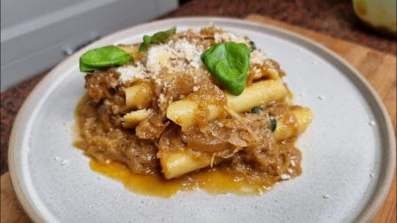 Genovese napoletana: la ricetta del primo piatto spettacolare