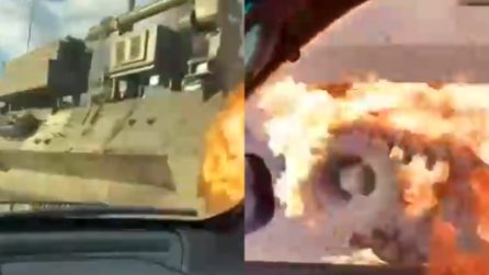 Ucraina, ragazza getta una molotov contro un carro armato russo