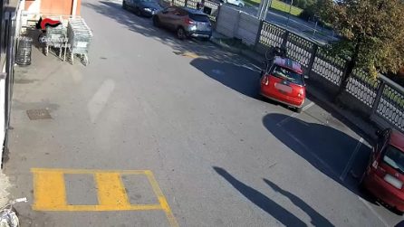 Rapina due supermercati e scappa: incastrato dalle telecamere
