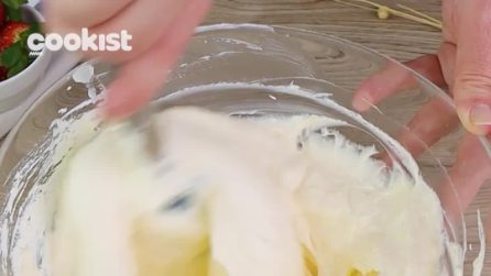 Zeppolone di San Giuseppe con crema e fragole: il dolce da leccarsi i baffi!