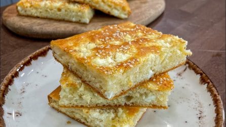 Focaccia al formaggio: la ricetta rustica che conquisterà tutti