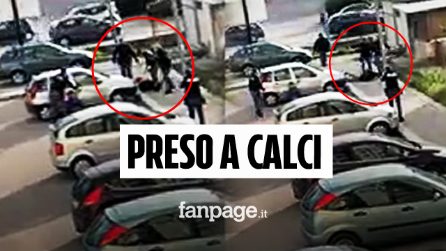 Poliziotto prende a calci in faccia ragazzo fermato e immobilizzato: guidava senza patente