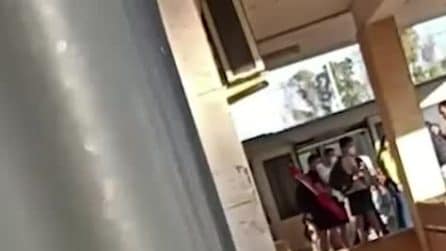 Passeggero spruzza spray al peperoncino sul treno: vagone evacuato e passeggeri intossicati