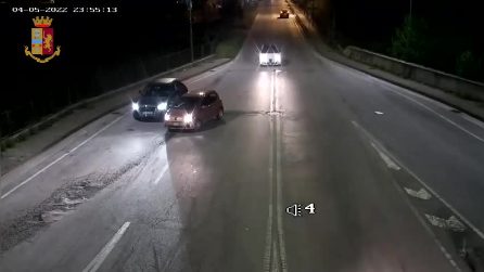 L'Avellino perde, tre ultras spogliano un calciatore: "Non sei degno di indossare la maglia"