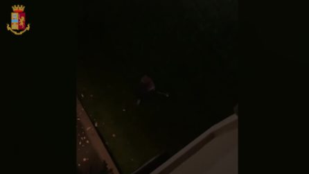 Si calano dai tetti con le pistole per raggiungere le case da svaligiare: come agiva la banda di ladri