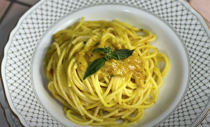 Spaghetti con crema di fiori di zucca: la ricetta del primo piatto squisito
