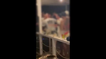 Maxi rissa ad Acciaroli, decine di giovani si picchiano a calci e pugni