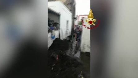 Maltempo a Stromboli, vigili del fuoco a lavoro