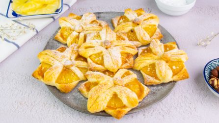 Sfogliatine all'ananas: una ricetta facile e veloce per sorprendere i tuoi ospiti!