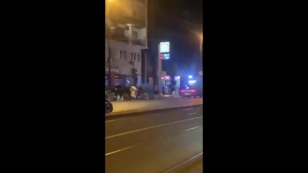 Scontri dopo Napoli-Liverpool, tifoso inglese colpisce scooter e lo fa cadere
