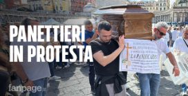 Panettieri in protesta per il caro energia a Napoli: "Regaliamo il pane ma non lo butteremo mai"