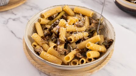 PASTA CON CARCIOFI E SALSICCIA: La ricetta tradizionale da provare subito