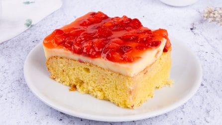 How to make a delicious strawberry cake with custard!