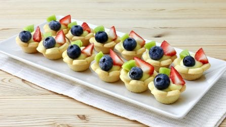 FRUIT BASKETS WITH PASTRY CREAM: beautiful and delicious! 🍓🥝
