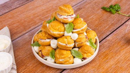 PROFITEROLES SALATI: i bignè perfetti da servire come antipasto di Natale!