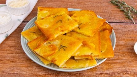 SCHIACCIATA DI PATATE: SOTTILE e CROCCANTE! 🥔😋
