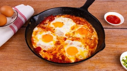 SHAKSHUKA: delicious tomato eggs to make in a pan! 🍳