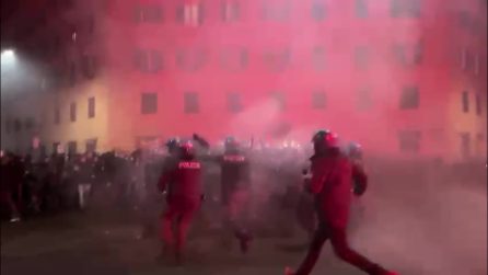 Roma, polizia carica manifestanti al corteo per Ramy Elgalm