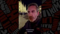 L'inviato de Le Iene Matteo Viviani sventa un furto in piazza Duomo: "Non facciamo finta di nulla"