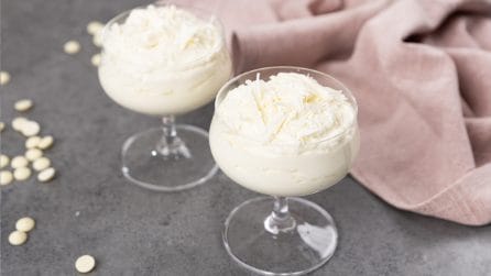 Mousse al Cioccolato Bianco: un dessert raffinato e irresistibile