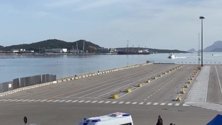 Migranti soccorsi da Ocean Viking sbarcano a Olbia, tra loro 13 minori