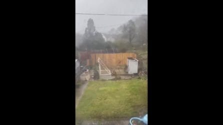 La tempesta Éowyn arriva nel Regno Unito: le immagini della distruzione in Irlanda del Nord e Scozia