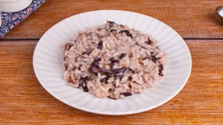 RISOTTO AL RADICCHIO: ti ci vorranno pochi minuti per preparare questo piatto cremoso!