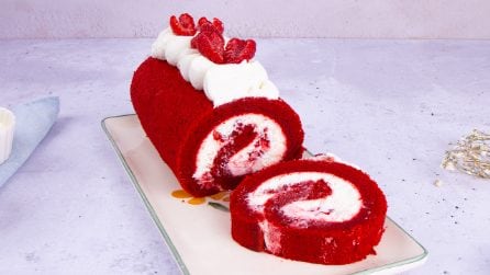 Rotolo red velvet: Soffice dal cuore cremoso e fruttato! ❤️🍓
