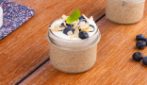 OVERNIGHT OATS with rice milk and blueberries: the healthy recipe for your breakfast!