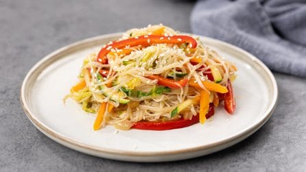 GLASS NOODLES WITH VEGETABLES: the rich and tasty recipe of Chinese origin!