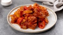 SWEET AND SOUR PORK: the traditional Chinese recipe with peppers and pineapple!