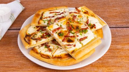Tarte Flambée (Flammkuchen): tasty and crunchy Alsatian specialty!