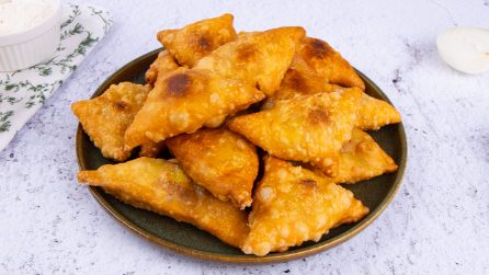 SAMOSA ripieni con patate e verdure: croccanti e saporiti!