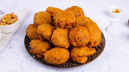 PAKORA: traditional Indian vegetable fritters!
