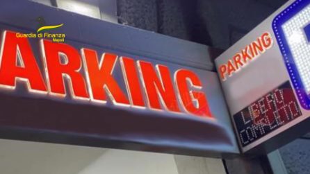 Pagano il garage, ma l'auto viene parcheggiata in strada abusivamente: multate 76 autorimesse a Napoli