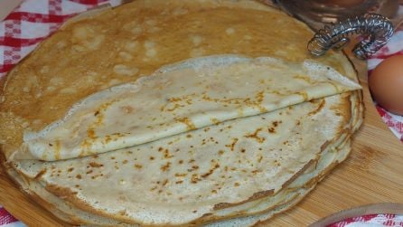 Crepes fatte in case: la ricetta base per farcirle come preferisci