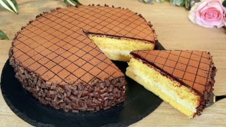 Torta soffice con crema al latte: la ricetta del dolce facile e goloso