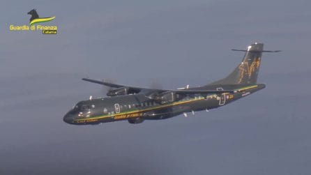 Catania, la Guardia di Finanza sequestra 2 tonnellate di cocaina in mare