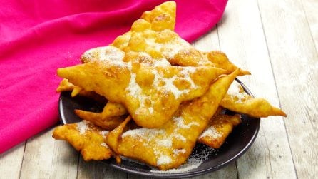 Orejas de Carneval: the Spanish puffy and light fritters!