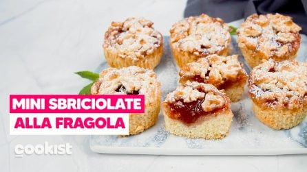 Mini sbriciolate alla fragola: bellissime e davvero golose!