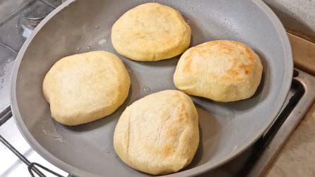Focaccine senza lievitazione: la ricetta per averle gustose in padella
