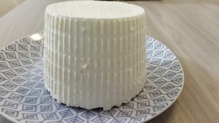 Come fare la ricotta fresca in casa: il metodo semplice e veloce
