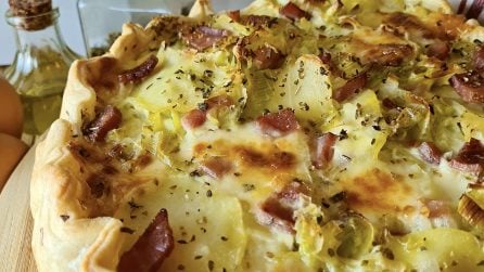 Torta salata con patate e prosciutto: la ricetta del piatto facile e saporito