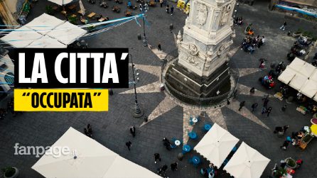 Napoli esplode di tavolini e gazebo: il business di ristoranti e bar ha occupato tutta la città