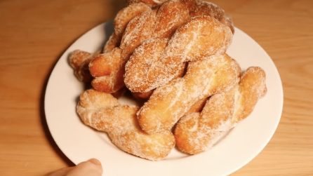 Krapfen intrecciati: la ricetta dei deliziosi e soffici dolcetti